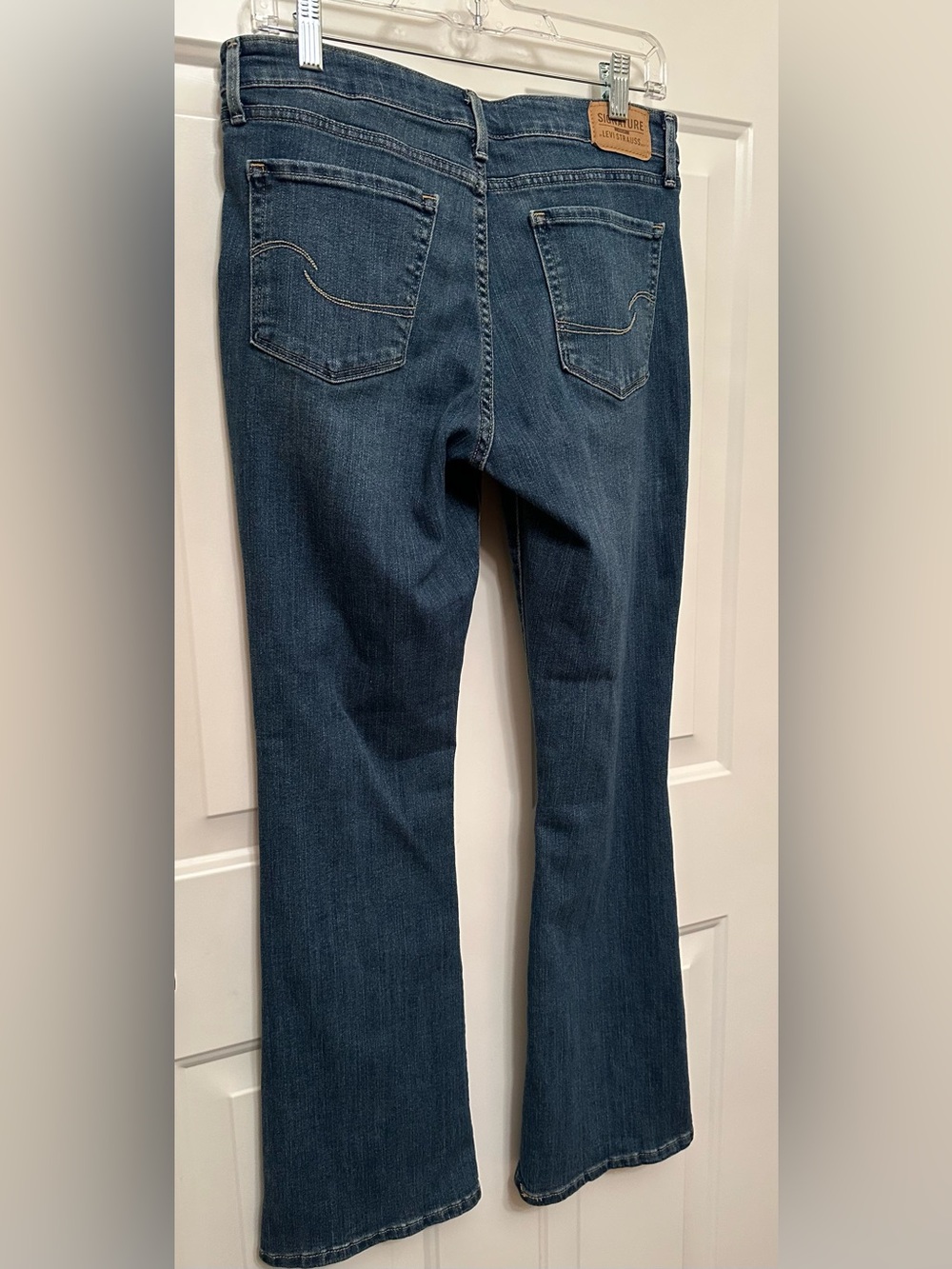 Signature Gold Mid-Rise Bootcut Jeans Size 10M (Tagged 30x32) Like New! - Picture 8 of 10